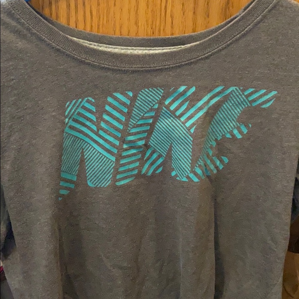 nike cropped short sleeve